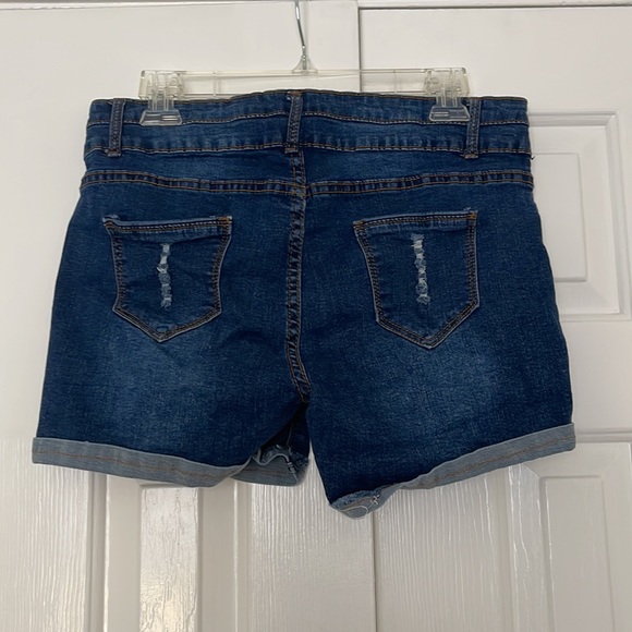 Amazon Jean shorts - Picture 3 of 4